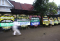 Karangan Bunga Duka Cita Penuhi Rumah Almarhum Ketua Dewan Pers Azyumardi Azra