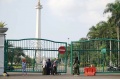kecewa-monas-ditutup-wisatawan-berfoto-di-luar-pagar_20210515_185051.jpg