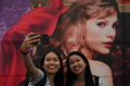 Kehebohan Fans Menonton Tiruan Taylor Swift di Manila