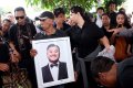 Kekasih Mike Mohede Hadiri Pemakaman Sang Pacar