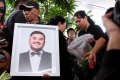 Kekasih Mike Mohede Hadiri Pemakaman Sang Pacar