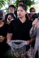 Kekasih Mike Mohede Hadiri Pemakaman Sang Pacar