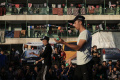 kelompok-sirkus-hibur-pengungsi-palestina_20231124_094115.jpg