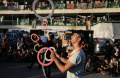 kelompok-sirkus-hibur-pengungsi-palestina_20231124_094730.jpg