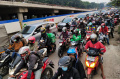 Kemacetan di Samping Proyek Flyover Kopo