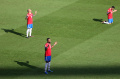 Kendall Waston dan Bryan Oviedo Berdoa Sebelum Babak kedua