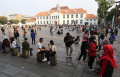 Keramaian Warga pada Akhir Pekan di Kawasan Kota Tua