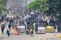 kerusuhan-di-bangladesh-meluas-ratusan-orang-tewas_20240720_093701.jpg