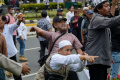 Ketegangan Massa Pro dan Kontra saat Sidang MK