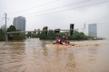 Ketika Jalan di China Berubah Menjadi Sungai