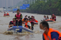Ketika Jalan di China Berubah Menjadi Sungai