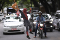 Ketika Spider-Man Bergelantungan di Jalan Brasil