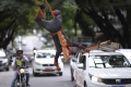 Ketika Spider-Man Bergelantungan di Jalan Brasil