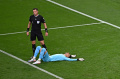 Kiper Iran Alireza Beiranvand Terkapar
