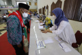 Kloter 1 Jemaah Calon Haji DKI Jakarta Masuk Asrama Haji Pondok Gede