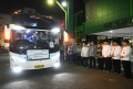 kloter-pertama-jamaah-haji-surabaya-dilepas-tengah-malam_20240512_104507.jpg
