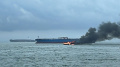 kn-pulau-dana-323-bakamla-ri-padamkan-kapal-terbakar_20220613_130309.jpg