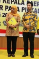 Kofifah Terima SK Dari Golkar