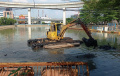 kolam-retensi-simpang-polda-dikeruk-jelang-musim-hujan_20231109_151249.jpg