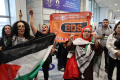 Kontingen Olimpiade Palestina Disambut Meriah saat Tiba di Paris