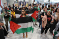 kontingen-olimpiade-palestina-disambut-meriah-saat-tiba-di-paris_20240726_133457.jpg
