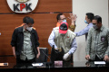 KPK Resmi Menahan Hakim PN Surabaya Itong Isnaeni Hidayat