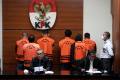 kpk-tahan-abdul-gafur-masud-bupati-penajam-paser-utara_20220113_233900.jpg
