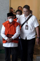 KPK Tahan Gubernur Maluku Utara Abdul Gani Kasuba