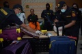 kppbc-jatim-gelar-bb-dan-pelaku-penyelundupan-narkoba_20161118_151601.jpg