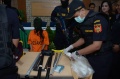 kppbc-jatim-gelar-bb-dan-pelaku-penyelundupan-narkoba_20161118_151831.jpg