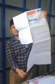 kpu-batam-musnahkan-surat-suara-rusak_20240213_202903.jpg