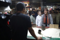 kunjungan-ganjar-ke-pasar-kranggan_20231216_152108.jpg