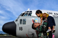 Latihan Terjung Payung TNI AU di Lanud Sultan Iskandar Muda