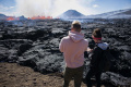 Lava Pijar Erupsi Gunung Berapi Jadi Tontonan di Islandia