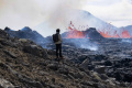 Lava Pijar Erupsi Gunung Berapi Jadi Tontonan di Islandia