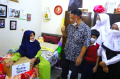 Lazis Darul Hikam Berbagi Kado Lebaran di Panti Sosial Tresna 