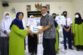 lazis-darul-hikam-berbagi-kado-lebaran-di-panti-sosial-tresna_20220421_210255.jpg