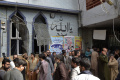 ledakan-di-masjid-pakistan-30-orang-tewas_20220304_202058.jpg