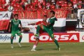 Lerby Eliandry Berebut Bola Dengan Sahrul Kurniawan