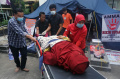 lima-orang-aksi-mogok-makan-diperiksa-dokter_20221219_075757.jpg