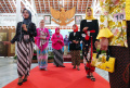 Lomba Fashion Pemanfaatan Bahan Bekas Menjadi Kebaya Klasik