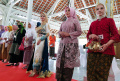 Lomba Fashion Pemanfaatan Bahan Bekas Menjadi Kebaya Klasik