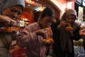 lomba-makan-pedas-di-prj-surabaya_20231016_203716.jpg