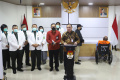 Lukas Enembe Pamer Rompi Tahanan, Borgol, dan Kursi Roda