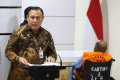 Lukas Enembe Pamer Rompi Tahanan, Borgol, dan Kursi Roda