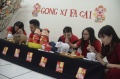 Mahasiswa Asing Hias Celengan Babi Sambut Imlek