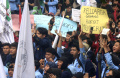 mahasiswa-dan-rakyat-kepung-dprd-jabar-tolak-dinasti-politik_20240823_215311.jpg