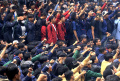 mahasiswa-dan-rakyat-kepung-dprd-jabar-tolak-dinasti-politik_20240823_215414.jpg