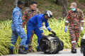 malaysia-selidiki-penyebab-pesawat-jatuh-di-jalanan_20230818_221342.jpg