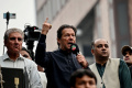 mantan-pm-pakistan-imran-khan-terluka-dalam-upaya-pembunuhan_20221104_071846.jpg